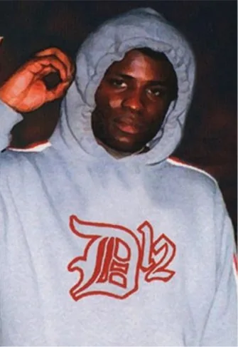 D12のシャツを着たBugzのアーカイヴ写真