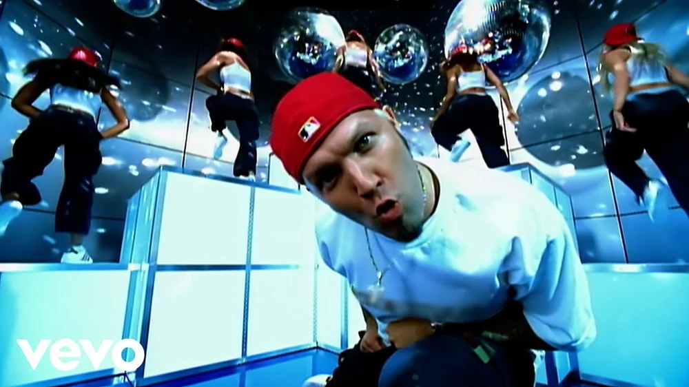 2000年のRollin’公式MVに映るFred Durst