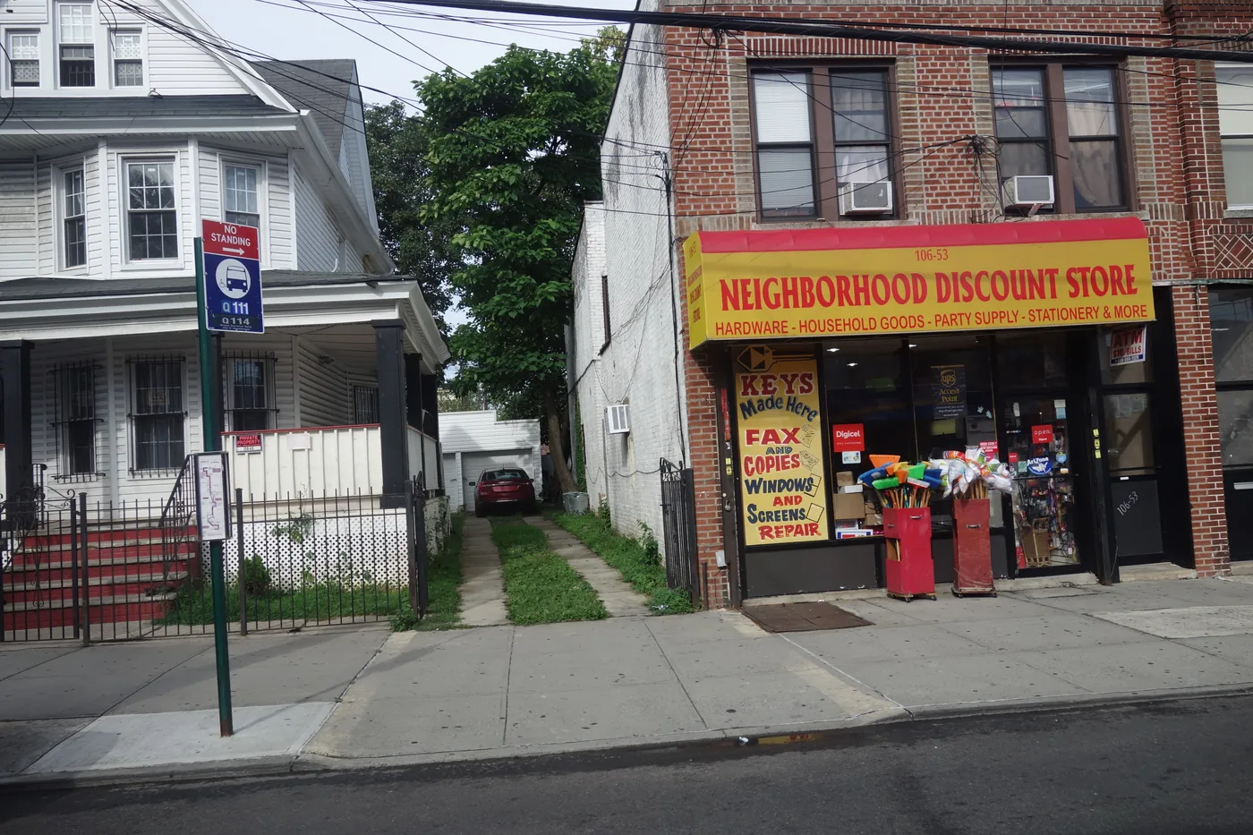 South Jamaicaの街路。現在につながる場所の写真、2018年。
