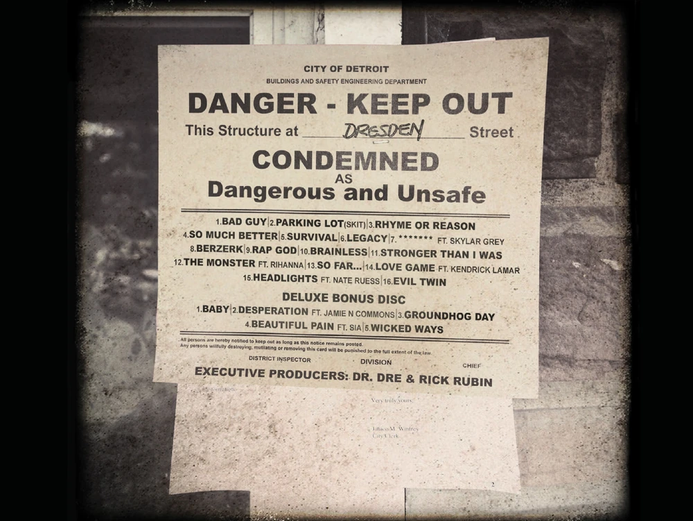DANGER KEEP OUTの貼り紙にMMLP2の通常盤とDeluxe盤収録曲を記載したアートワーク