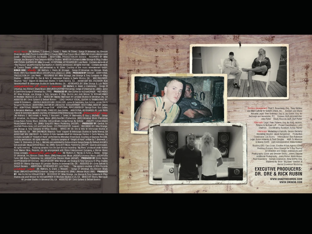 Dr. Dre、Rick Rubin、Eminemの写真と制作クレジットを掲載したMMLP2ブックレット