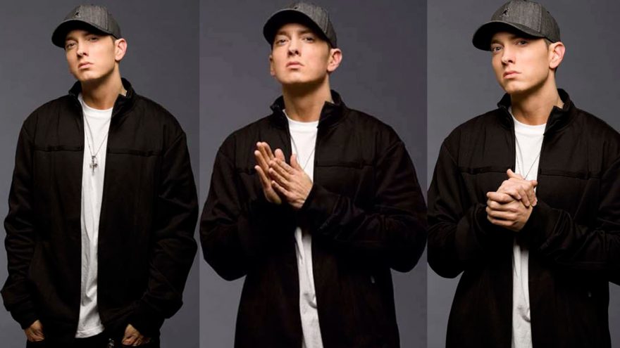 Relapse期のEminemを3つのポーズで構成したスタジオ写真